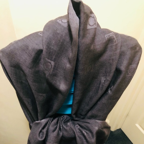 Salvadore Ferragamo Scarf/Shawl. 72” By 30”. 100% Cashmere. Long. - Picture 13 of 15